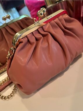 Women's Soft Gathered Kiss-Lock Shoulder Bag in Dusty Rose